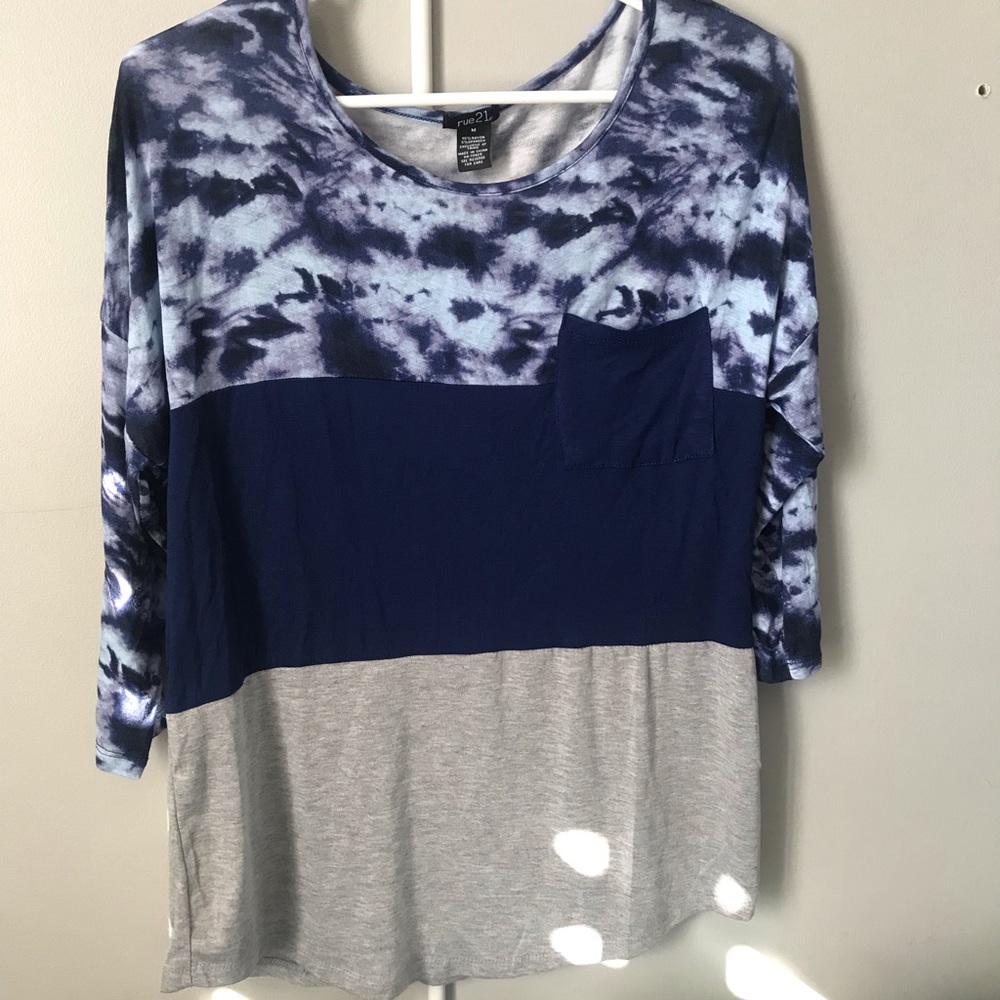 Mid-sleeve top
